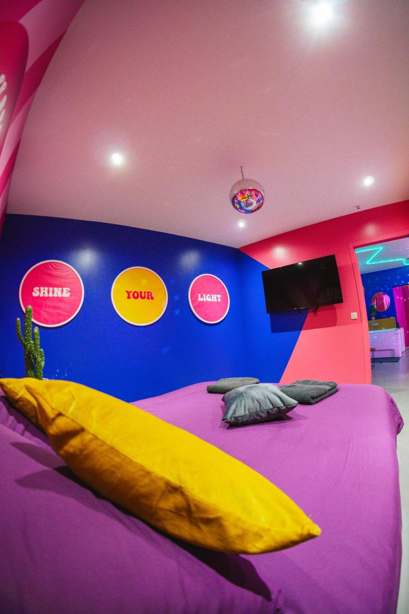 Capsule Boogie-Woogie - Jacuzzi - Sauna - Billard - Jeux - Ecran Geant - Filet Suspendu - Netflix Ла-Лув'єр Екстер'єр фото