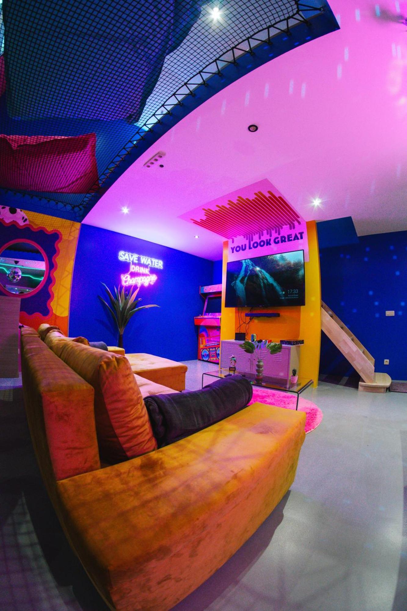 Capsule Boogie-Woogie - Jacuzzi - Sauna - Billard - Jeux - Ecran Geant - Filet Suspendu - Netflix Ла-Лув'єр Екстер'єр фото