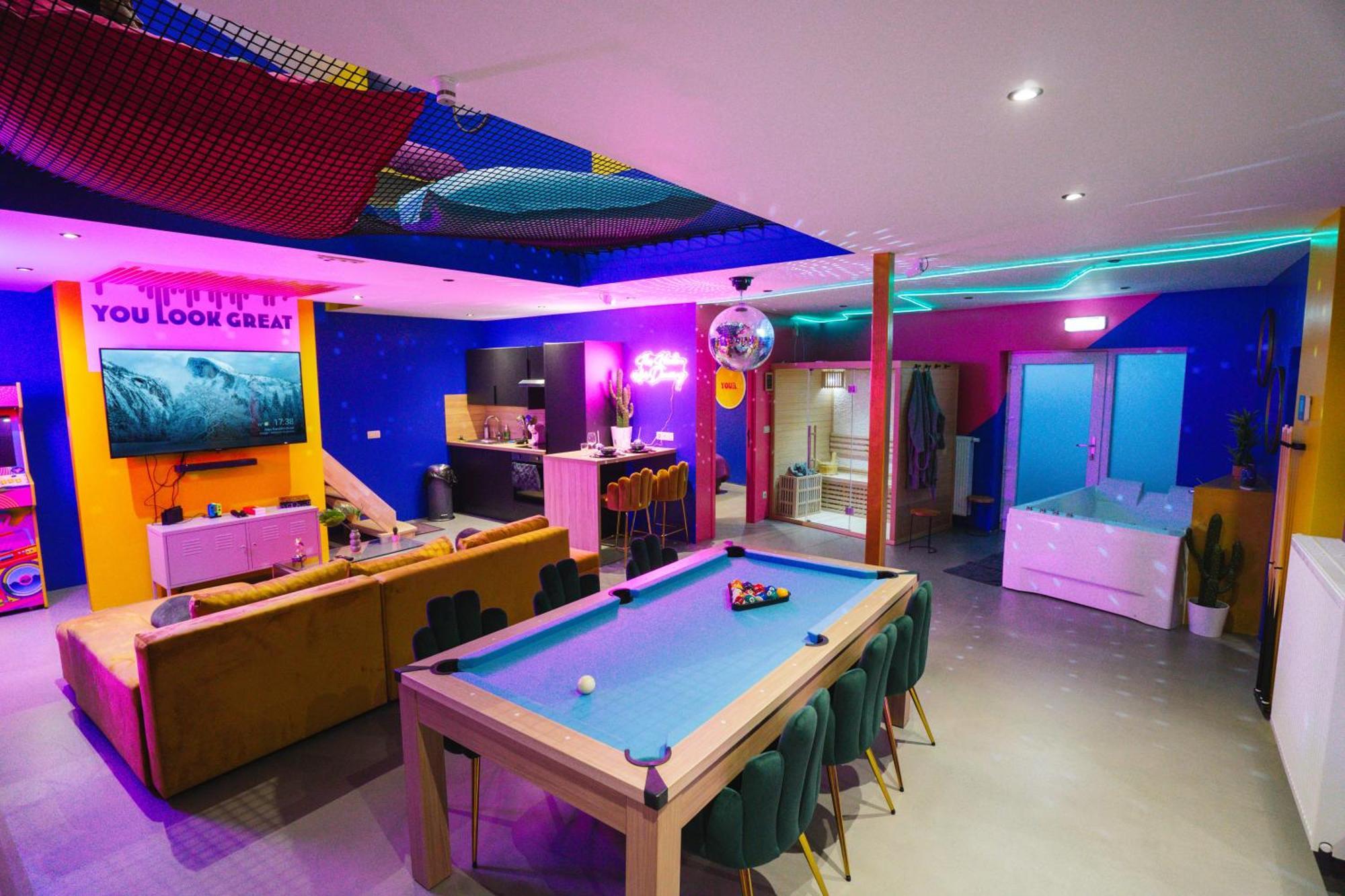 Capsule Boogie-Woogie - Jacuzzi - Sauna - Billard - Jeux - Ecran Geant - Filet Suspendu - Netflix Ла-Лув'єр Екстер'єр фото