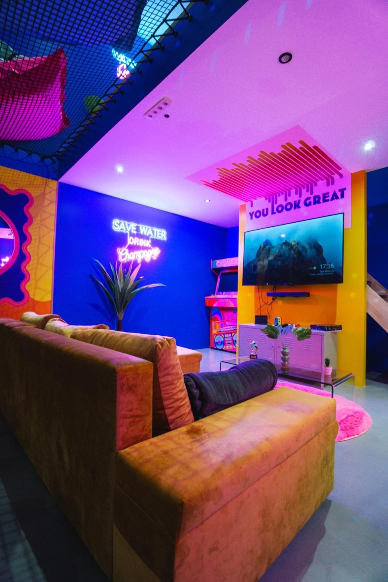 Capsule Boogie-Woogie - Jacuzzi - Sauna - Billard - Jeux - Ecran Geant - Filet Suspendu - Netflix Ла-Лув'єр Екстер'єр фото