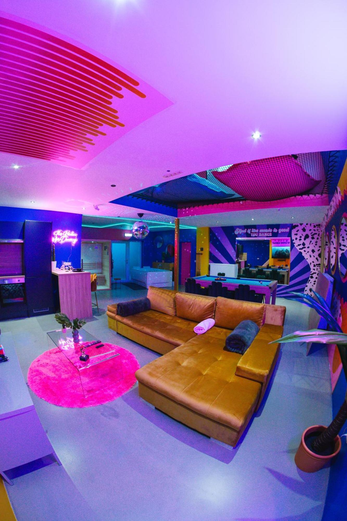 Capsule Boogie-Woogie - Jacuzzi - Sauna - Billard - Jeux - Ecran Geant - Filet Suspendu - Netflix Ла-Лув'єр Екстер'єр фото